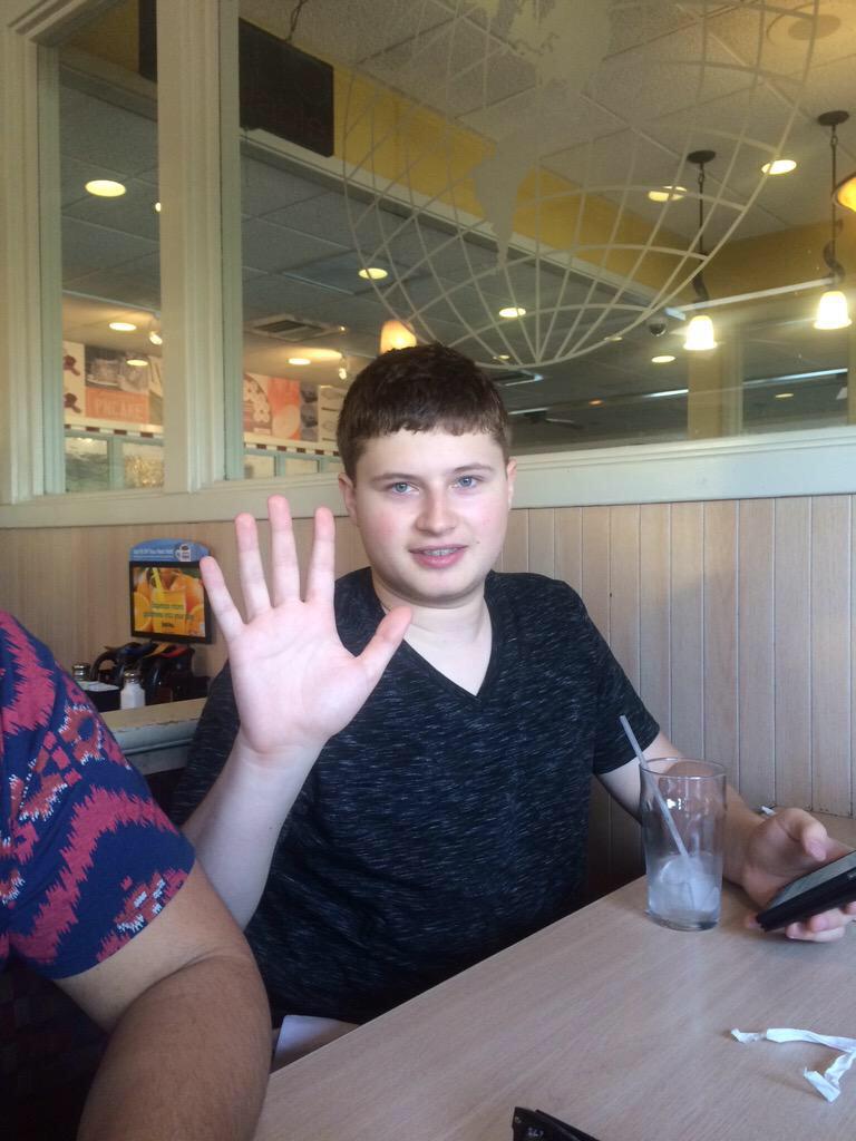 punkgraser's tweet photo. FACE EYES HANDS MY LORD http://t.co/UtDaV1fjC6
