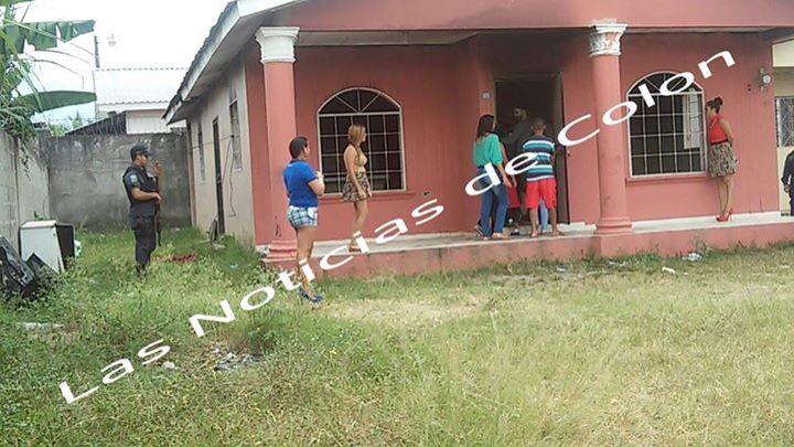 LNC_Honduras's tweet photo. .@Jomarigoyso visito esta mañana la casa de la mama de @nathalia_casco la cual sufrió un incendio en Tocoa, Colón. http://t.co/g0X8PajliL