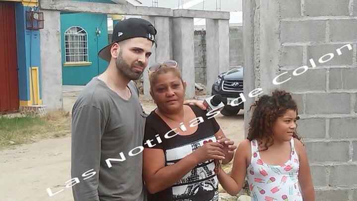 LNC_Honduras's tweet photo. .@Jomarigoyso visito esta mañana la casa de la mama de @nathalia_casco la cual sufrió un incendio en Tocoa, Colón. http://t.co/g0X8PajliL