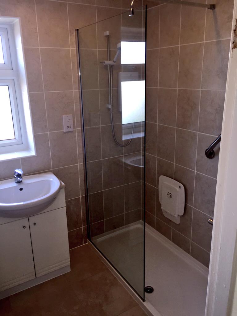 Our customers are really happy with there new #walkinshower <a href="/mirashowers/">Mira Showers</a> <a href="/ManhattanShower/">Manhattan Showers</a> <a href="/Polyflorltd/">Polyflor</a>