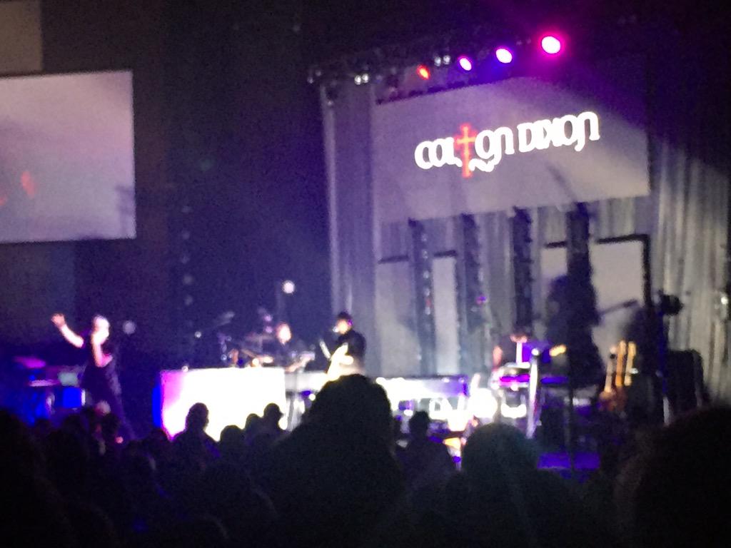 gregnich34's tweet photo. #LiveForeverTour @coltondixon @carinicholson http://t.co/qV5ONZrZ6j