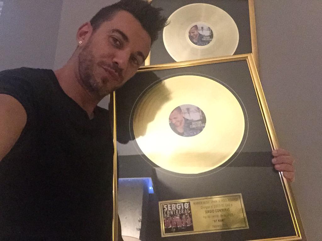 2º disco d oro d mi álbum #Amoradiccion gracias x hacerlo posible! Os quiero!!! 👏 tb a <a href="/FodsRecords/">Fods Records</a> y <a href="/WarnerMusicES/">Warner Music Spain</a>