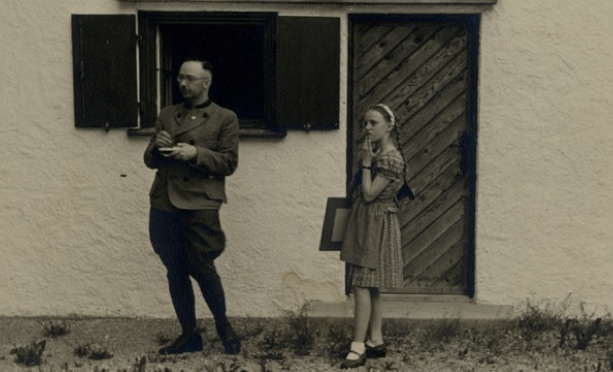 vpro's tweet photo. Nu op #npo2: SS-leider Heinrich #Himmler vond zichzelf heel fatsoenlijk #TheDecentOne http://t.co/MyMYhH0xpl http://t.co/ZQvefWu6jS