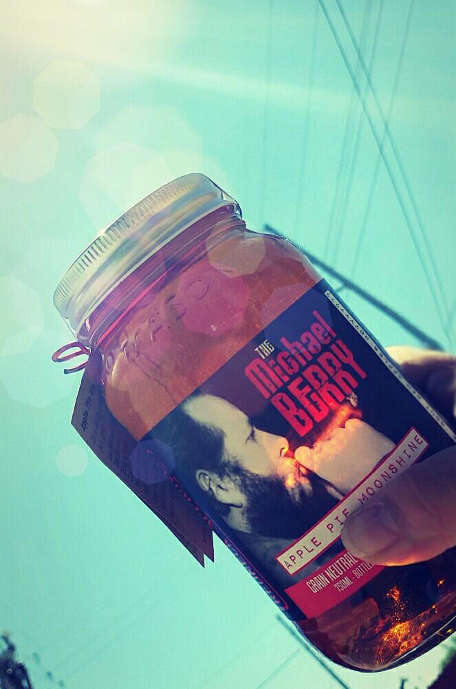 MBMoonshine's tweet photo. I hope y'all are somewhere outside enjoy'n this. -J9  @drdrinxjm @MichaelBerrySho @LiquidAssetsguy http://t.co/mvmoueI4vk