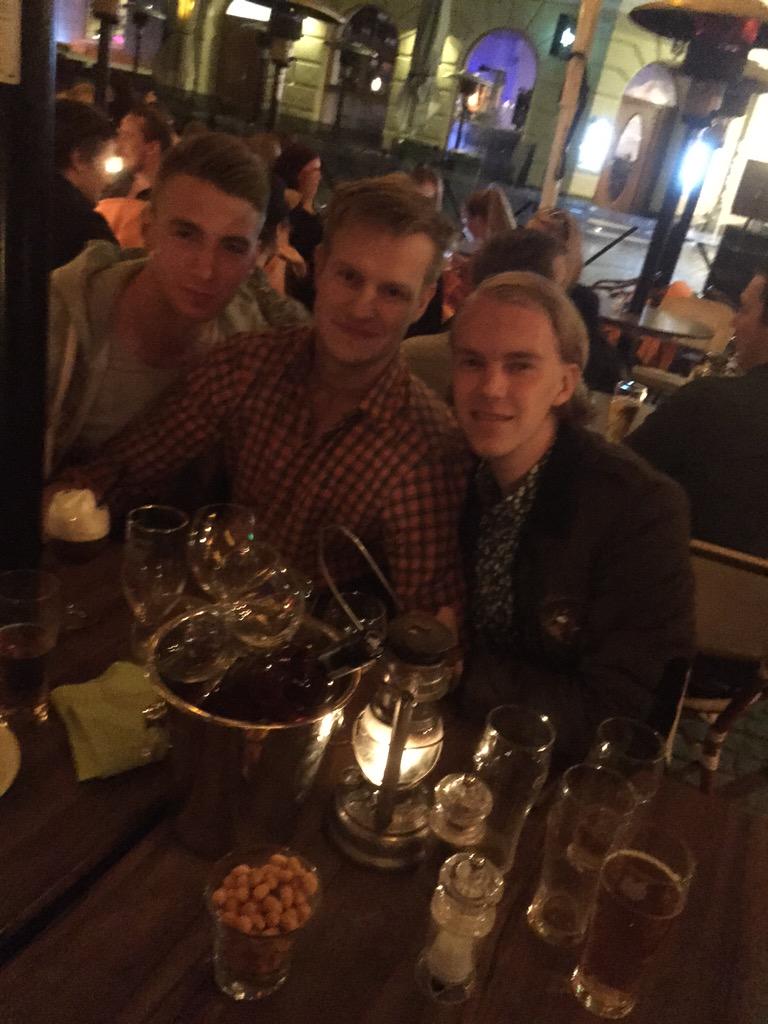 akarlssson's tweet photo. Brödrar från andra mödrar återsamlade #kvalborg http://t.co/YlK0IVtyJb