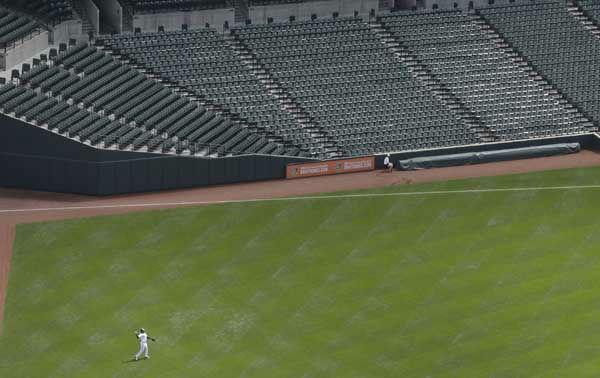 6abc's tweet image. PHOTOS: WhiteSox, @Orioles play empty-stadium game: 6abc.com/687287/