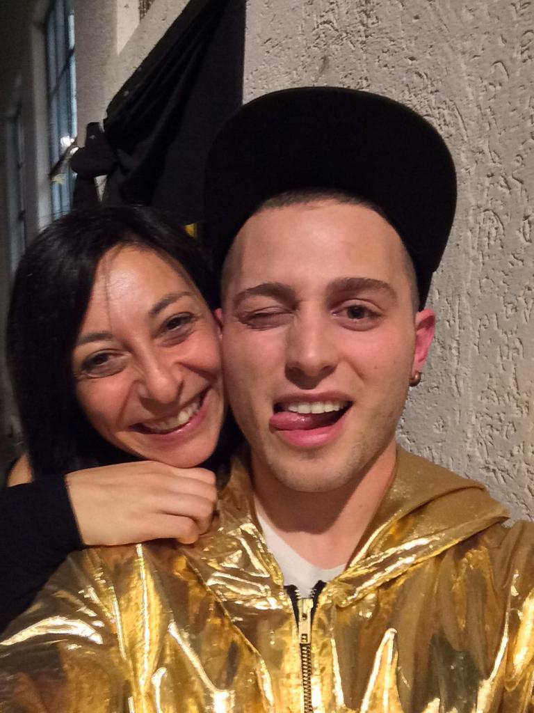 RobbbyMa's tweet photo. @theajsummers l'emozione del 1 live!!!!#tvoi http://t.co/AjhNoQOY6C