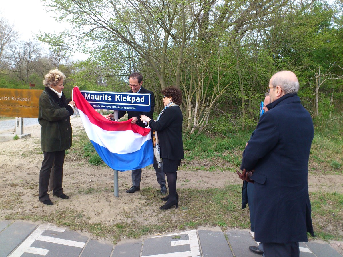 corien_glaud's tweet photo. Gemeente Den Haag eert Joods verzetsman Maurits Kiek (1909-1980) met het #MauritsKiekpad http://t.co/HJM4EBGBkq http://t.co/cQyz9CVkkC