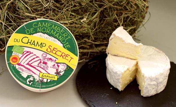 Devant <a href="/drda_officiel/">DesRacinesEtDesAiles</a> on a découvert le camembert moulé à la louche du Champ Secret.. Miam 🐄 fermeduchampsecret.com