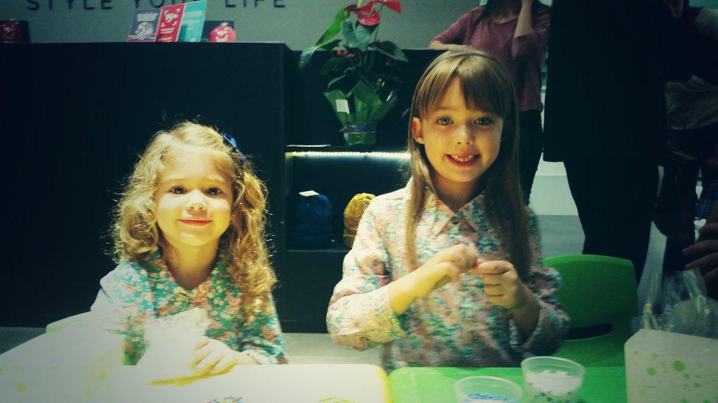 karinavignola's tweet photo. Disfrutando con #Luana y #Alina inauguración #Thomastrentskids http://t.co/lZSXblJ9bK