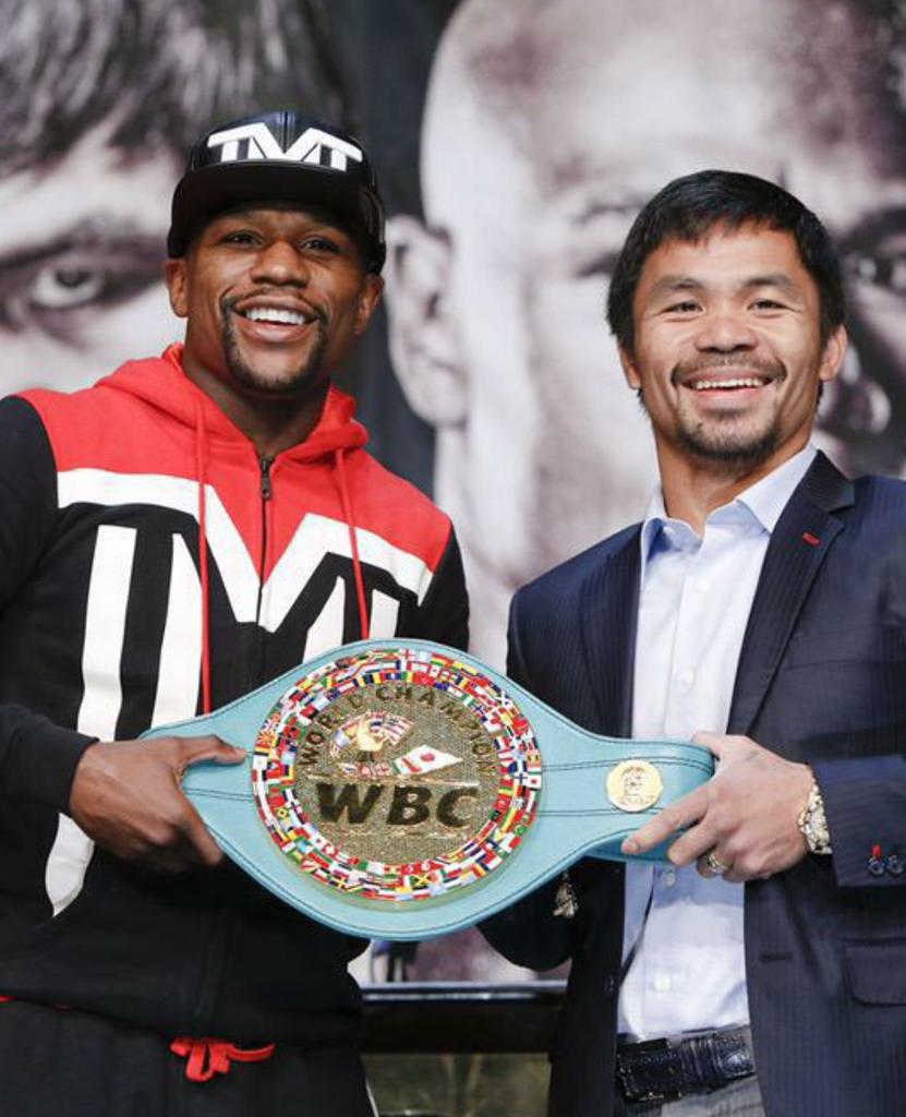 Boxing_memes's tweet photo. Mayweather and Pacquiao when they spotted Amir Khan in the crowd...

#MayPac http://t.co/I0sHrS1IKg