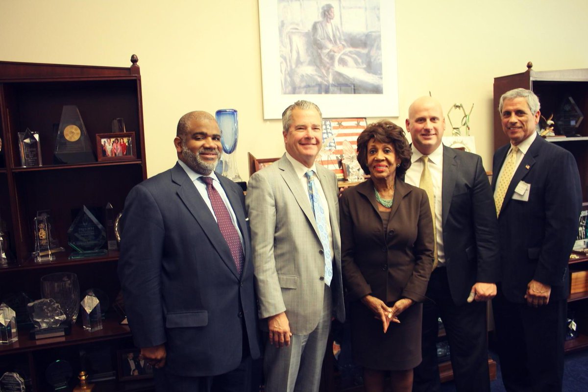 CCBNetworkNOW's tweet photo. CA community bankers visiting with @MaxineWaters thank you for your time and positive insight! #icbawps15 http://t.co/nyTdfXlVIY