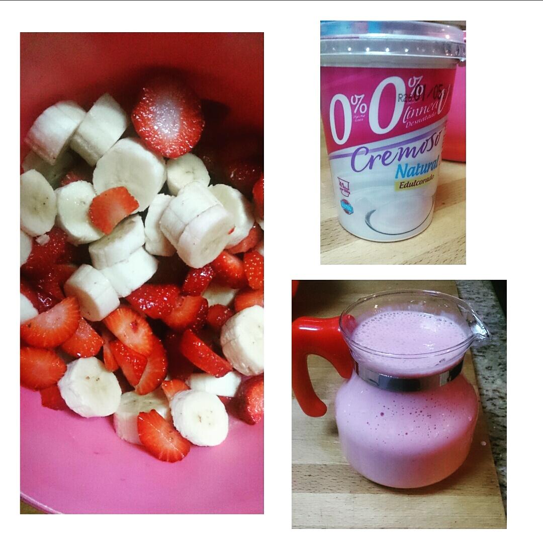 IsaFernandez92's tweet photo. Rico rico 😋🍓🍌 http://t.co/35FNFKwQvq