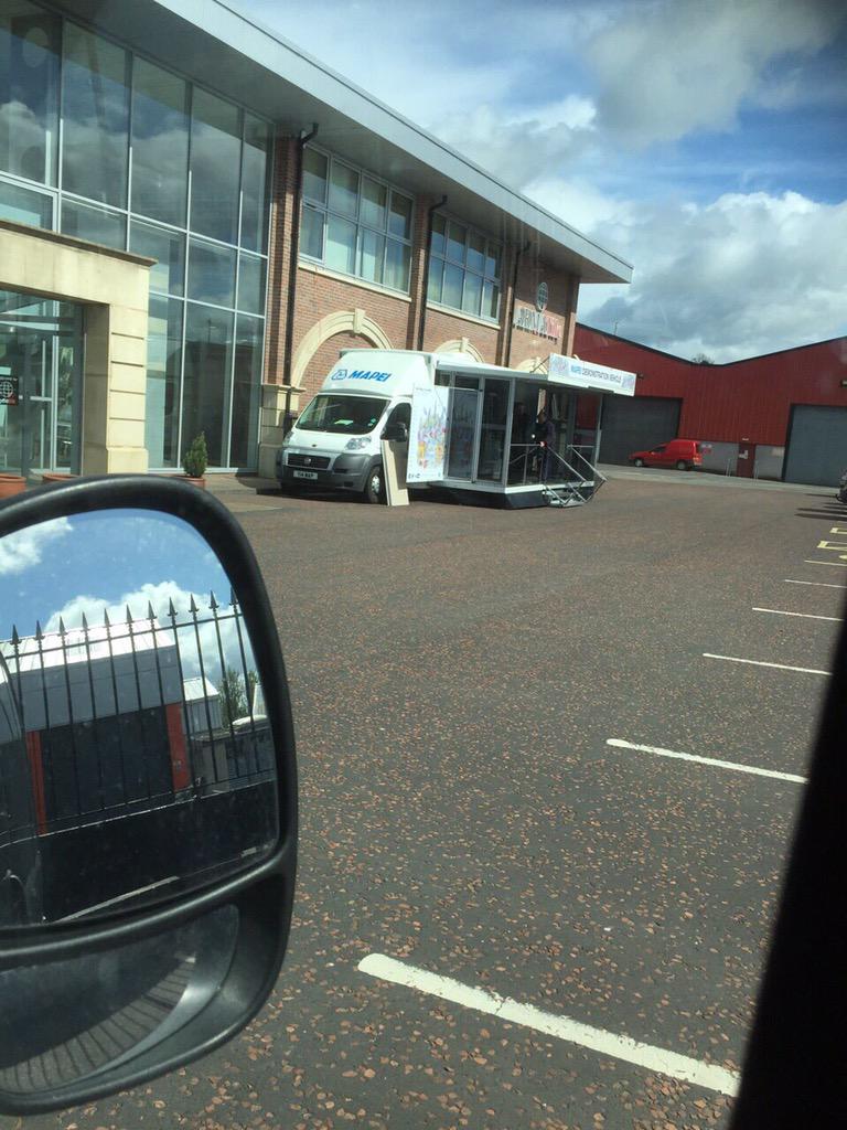 _AMATiling_'s tweet photo. Interesting day at @armatile with @hillheadtiling and the @MapeiUKLtd mobile unit #ultratop #mapelastic Cheers guys http://t.co/dp9GHhioou
