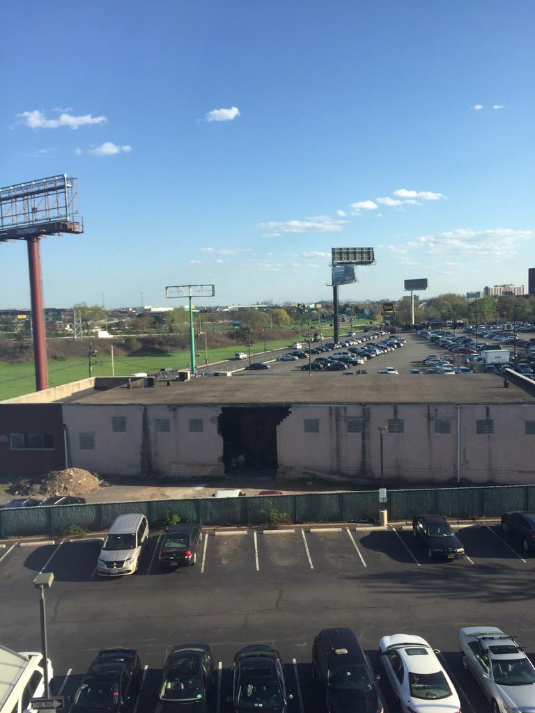 markconway96's tweet photo. Breathtaking view from the luxurious Newark Airport Holiday Inn #skutlife #stranded http://t.co/6dBS2n2ElA