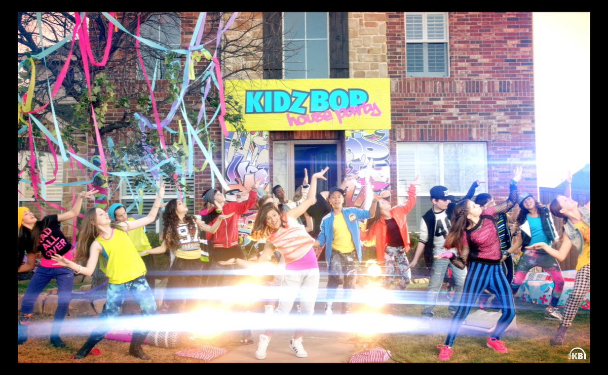 KIDZBOP's tweet photo. It's #InternationalDanceDay, so find your favorite dance song, hit 'PLAY,' &amp; dance the day away! 💃 http://t.co/5vr2PNc24w