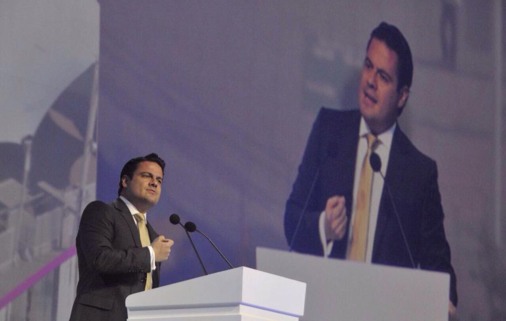 AristotelesSD's tweet photo. Refrendo nuestro apoyo para que siga siendo el recinto ferial más importante de América Latina, @ExpoGuadalajara. http://t.co/UF0I7dHHOy
