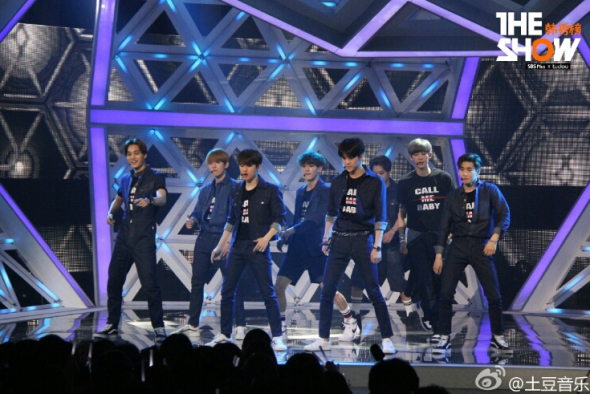 KyungsooBR's tweet photo. [#VIDEO 30/04] THE SHOW - EXO 'Call Me Baby' (Ângulo Diferente)  #CallMeBaby15thWin 
https://t.co/5ZeR6jomFM http://t.co/eIRsVHAZcV