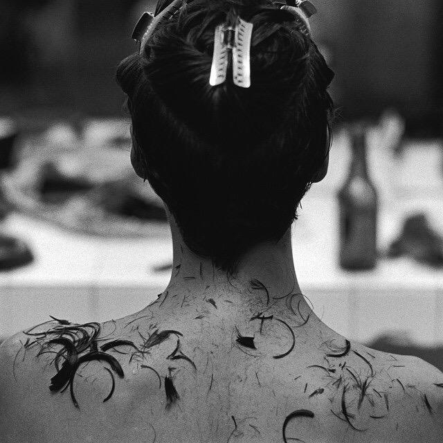differtv_'s tweet photo. #differBeauty The day Julien cut Linda Evangelista's hair short by Peter Lindbergh, 1989. http://t.co/ce1iJOStzy