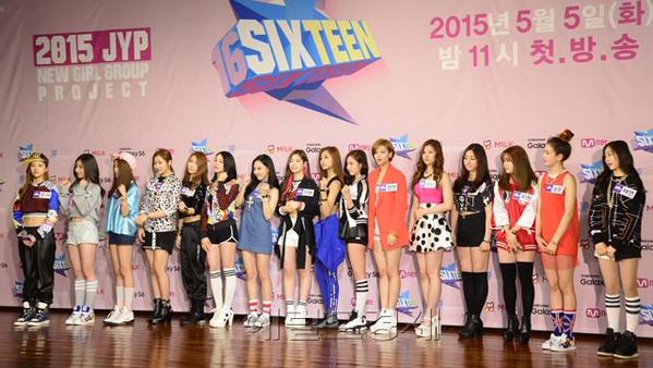 Jyp entertainment группы. Твайс шоу Sixteen. JYP Entertainment 2022. Группа JYP директор. Участницы JYP Entertainment.