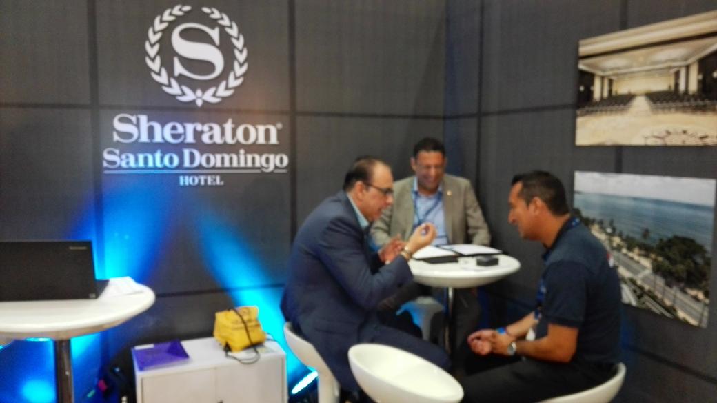 infoturDom's tweet photo. Parte del ambiente de negociaciones en #DRDATE2015 en @BarceloBBR con @SheratonDR y @AmhsaMarina http://t.co/oVb45yU5jw