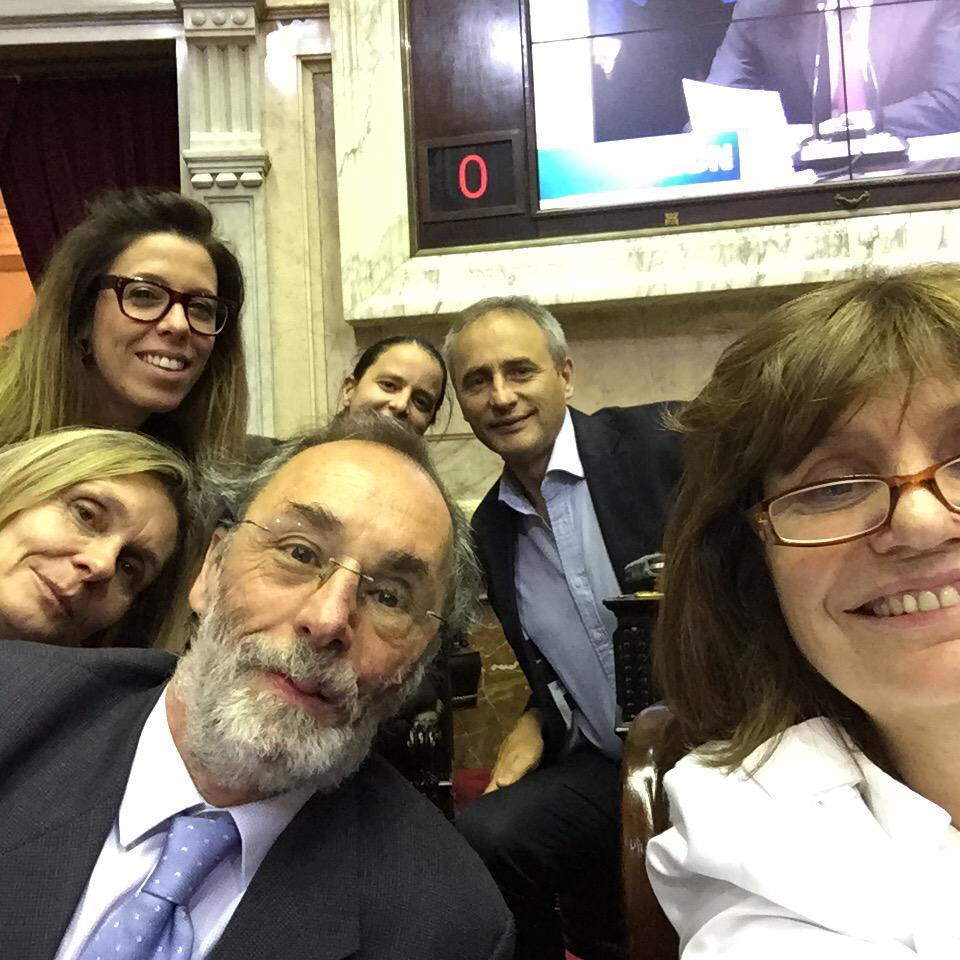 Bloque #UnionPRO votando en contra de la catarata de DNU del Poder Ejecutivo. Queremos leyes No Decretos!