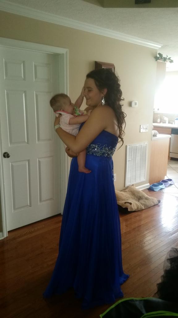MccarrollLexi's tweet photo. This is my favorite prom picture yet. I love this little girl with all my heart and I always will. She's my world💕💕 http://t.co/fkAxNOfTAp