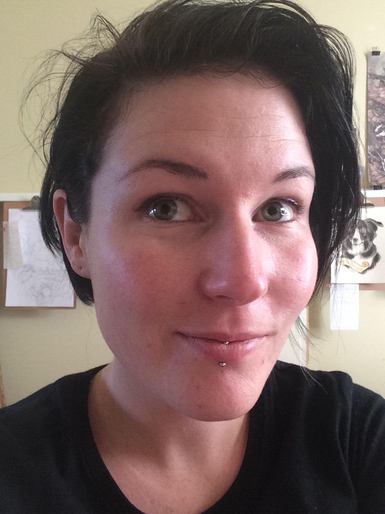 SallyRidgeDraws's tweet photo. #girlyoudontneedmakeup I like my face http://t.co/PboJr0TenH