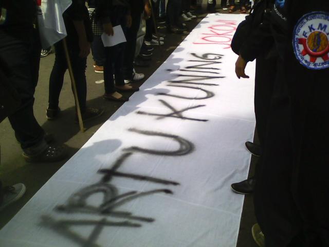 Masa aksi sedang menyiapkan propaganda #munasFKMPIXVImalang #Aksidamai