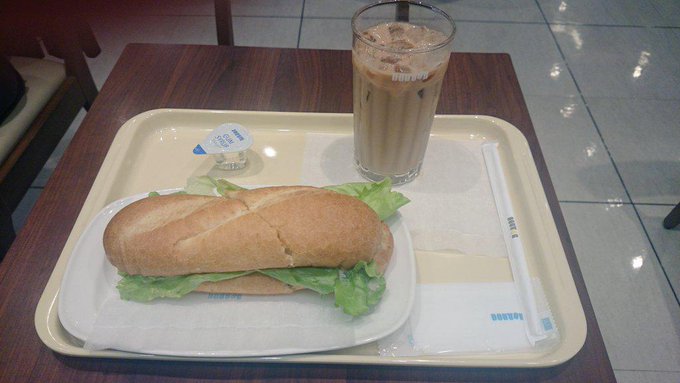 今日はFRASHさんで取材なの✨ 光文社さん行く前にドトールで朝ご飯🎵 http://t.co/Mh8bqqXA1C