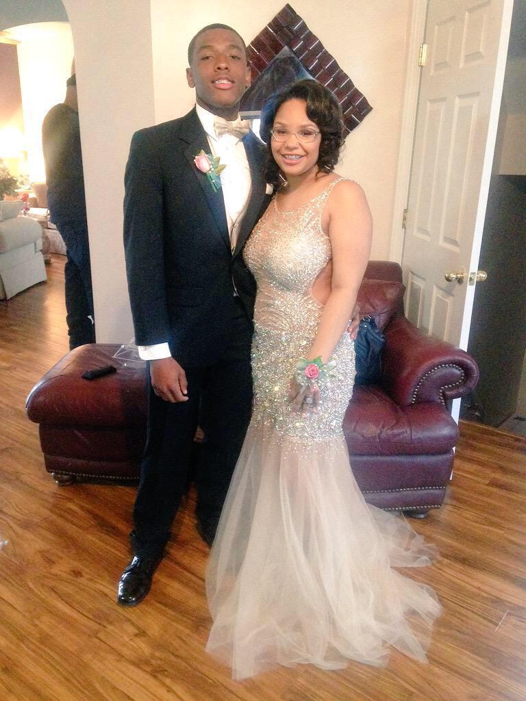 prompics2k15_'s tweet photo. Gorgeous 😍❤️ #Prom2k15 ✨
(@Desi_KeiChae) http://t.co/tGXfMXsSg2