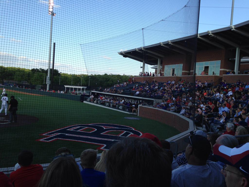 The first @DBU_Baseball game where the crowd has outnumbered an MLB crowd. #OriolesVSWhiteSox #wednesdaynightbaseball