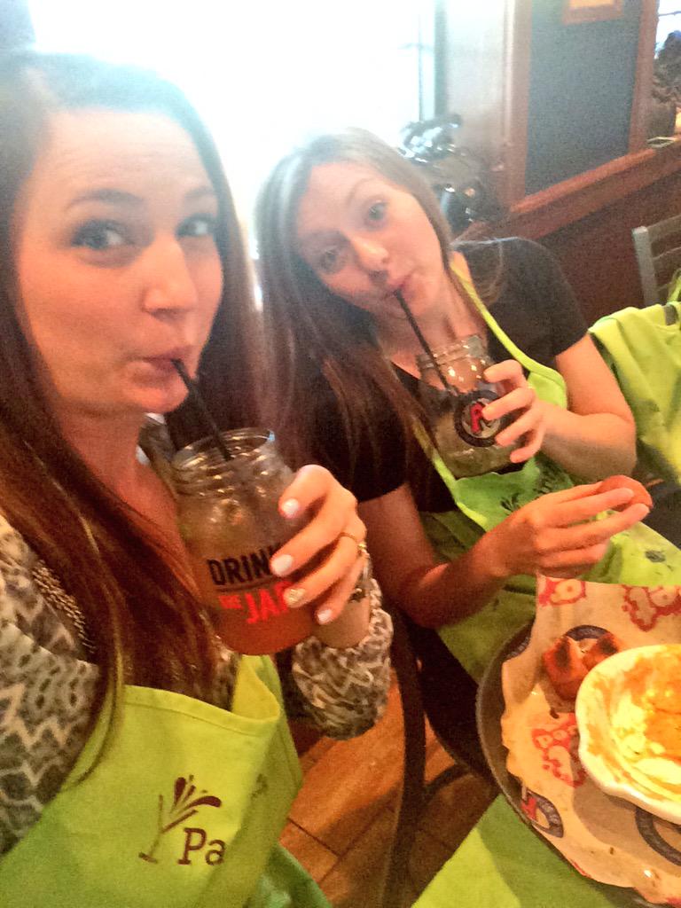 youphoria1's tweet photo. #PaintNite with @tessy_lynn!! http://t.co/ztMAYwLtKC