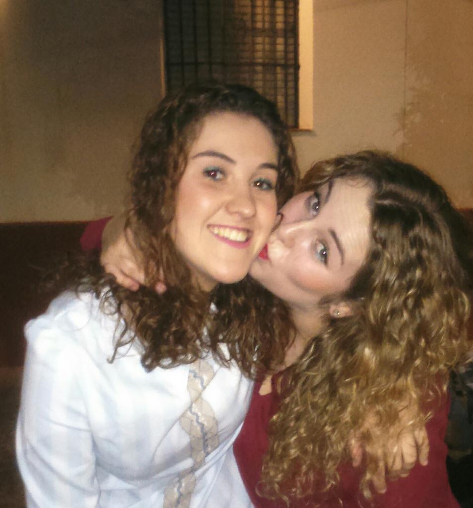 Irene_OS13's tweet photo. No las hay mas guapas!! Te quiero @lunarapo95 😘 http://t.co/9qvFMxTZ36