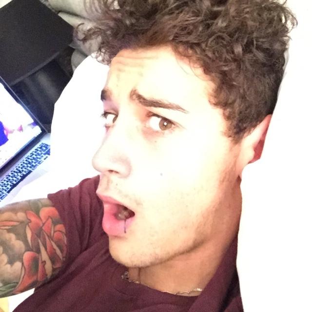 DevilsCrotch's tweet image. Aye  jai here if you rt this bastard 
I'll give you hugs and cookies with nutella and my nuts 😂