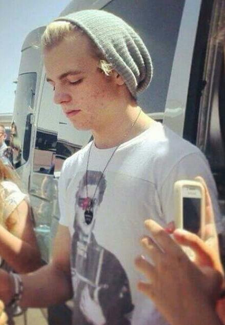 Your hair. Your look. You eyes. Your lips. Your smile. You. Every each of you is perfect💕