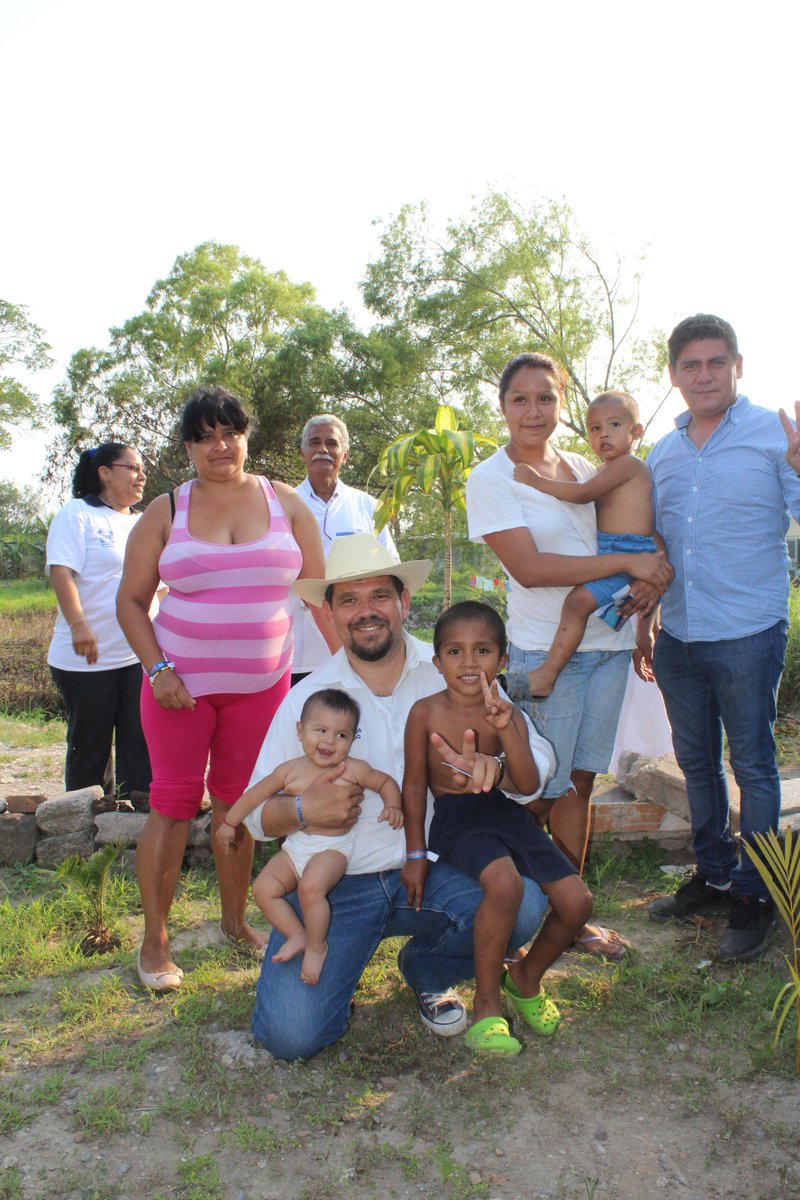LGrandvallet's tweet photo. Que las familias sean nuestra prioridad 
#ClaroQuePodemos #APocoNo http://t.co/DX28PpX3Af