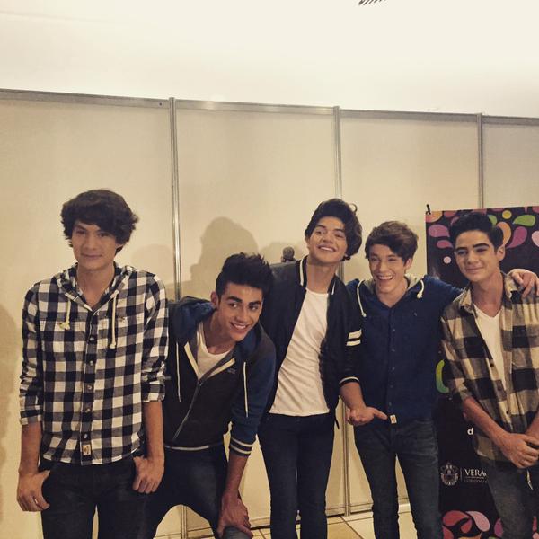Cd9centroameri's tweet image. nadie mas me hace feliz como @somosCD9  lo hacen 😏

tod@s a comentar el HT: #CodersForever 

-juli