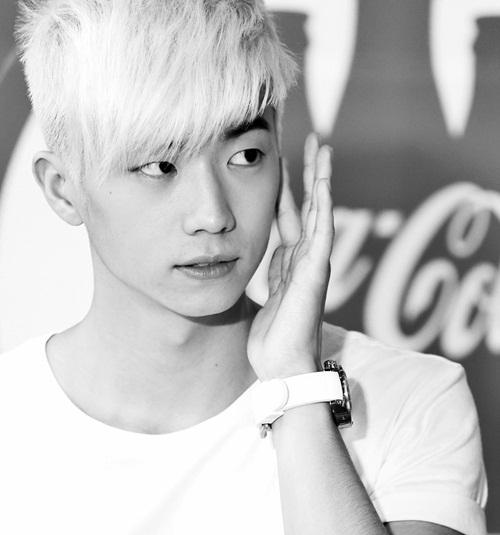 Happy birthday Jang Wooyoung oppa!!personil 2PM ini berusia 26th tahun ini.Siapa yg Hottest ni?? :) 
