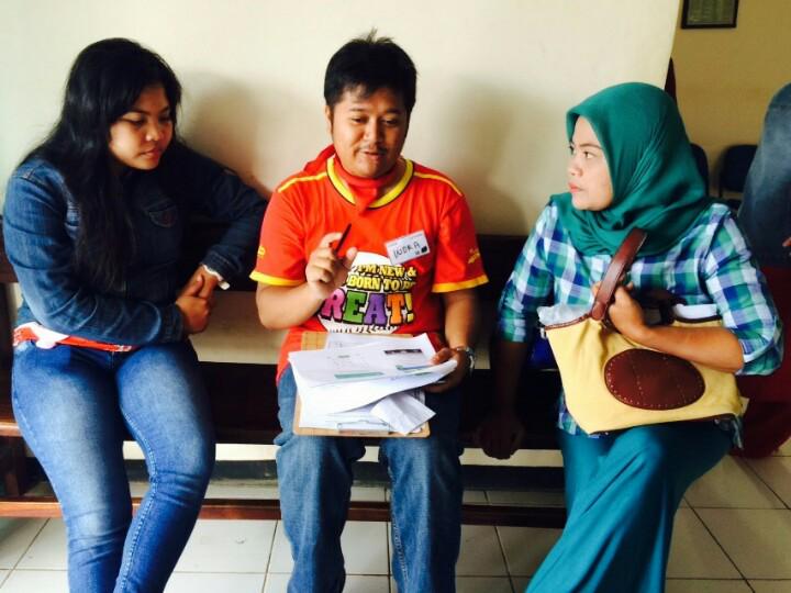 HelloDSukaraja's tweet photo. Masi semangat bgt ni tim nya buat penyuluhan. Waduh ! Super bgt tim. #IndonesiaSehat http://t.co/L52lVGmTUH