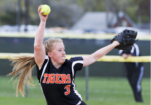 .<a href="/meganmahaffy038/">Megan Mahaffy</a> dominates as <a href="/clcsoftball15/">CLC Softball</a> tops <a href="/CLSSoftball/">Gator Softball</a>: shawurl.com/1vhe