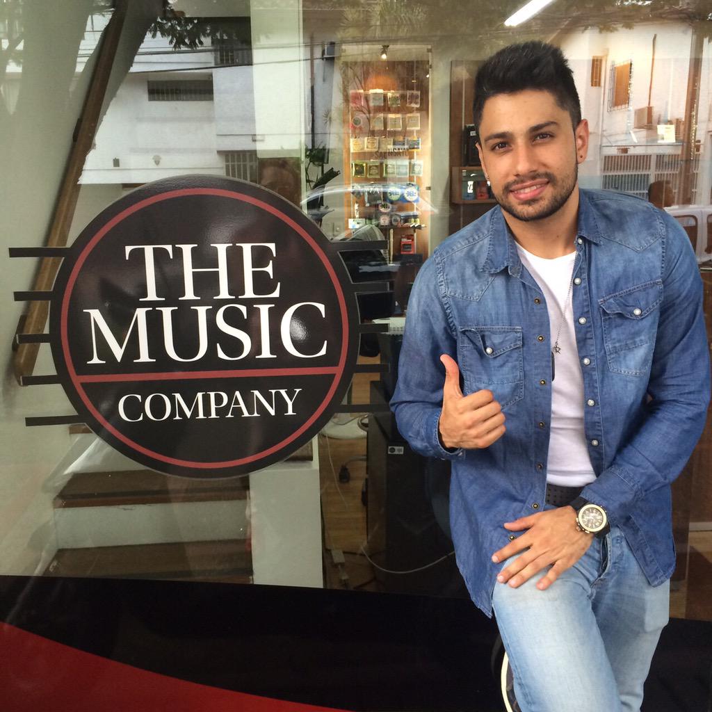 TMCmusicompany's tweet photo. Hoy estuvo con nosotros @jeanpieromusic preparando el lanzamiento del sencillo #SinTí http://t.co/HmIdLrBRTx http://t.co/PA0CF9PFvS