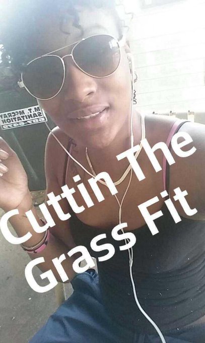 Cuttin the grass 2day http://t.co/lwYEetfydl<a href="/tag/keepcalmandvapeon"class="tags"><span>#keepcalmandvapeon</span></a>