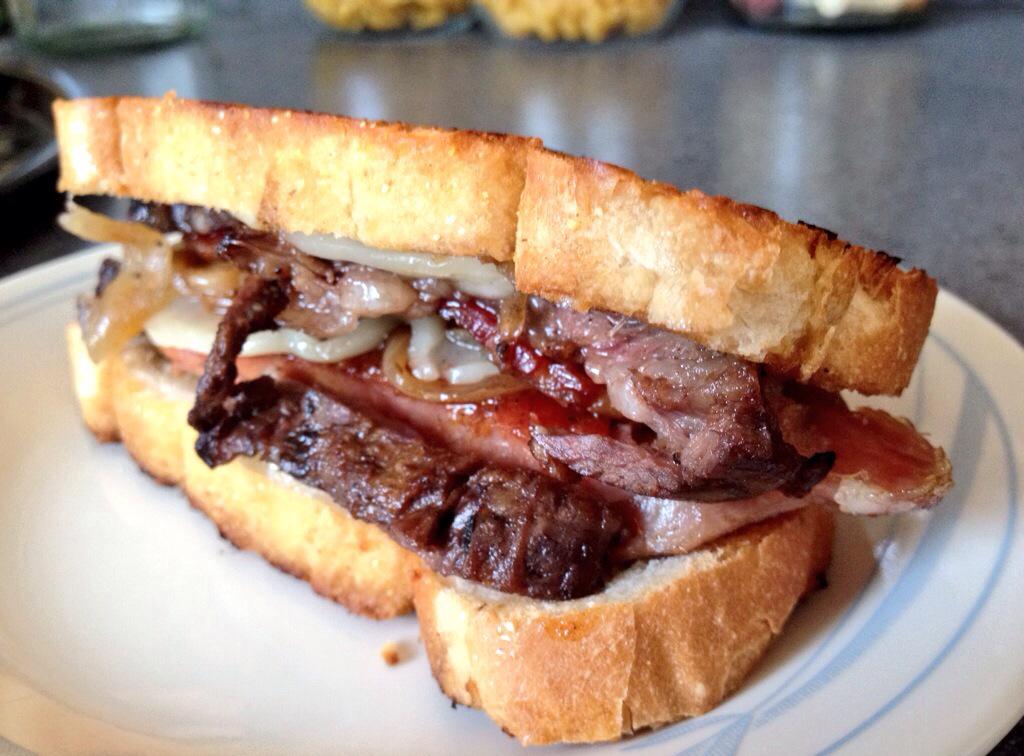 DaSuperfanss's tweet photo. BBQ Babyback Rib Meat,Carne Asada &amp; Bacon wit Gooey Provolone on Grilled Sourdough Toast. #DaSuperfansMenu #CarlsMenu http://t.co/PQY1DW4eOp