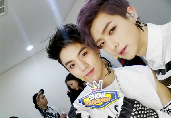 neva4get_urself's tweet photo. 🌸🌻🌼🌹 #CCLOWN #CROWNS #ForeverWithCClown 🌹🌼🌻🌸 http://t.co/pd0koQeXZp