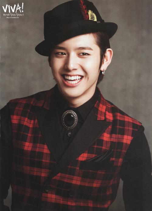 neva4get_urself's tweet photo. 🌸🌻🌼🌹 #CCLOWN #CROWNS #ForeverWithCClown 🌹🌼🌻🌸 http://t.co/dIxmrgvqbD