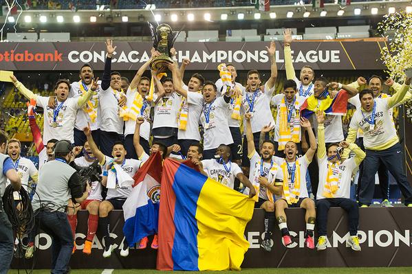 ViXDeportes's tweet photo. América levanta el trofeo de CAMPEÓN de la CONCACAF por sexta ocasión. http://t.co/kaooo3NQiM