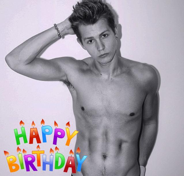 HAPPY BIRTHDAY!! Hoy el BOMBÓN de James McVey cumple 21 años!! Dejale tu saludo:  
