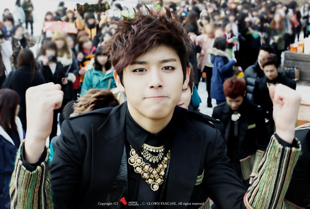 neva4get_urself's tweet photo. 🌸🌻🌼🌹 #CCLOWN #CROWNS #ForeverWithCClown 🌹🌼🌻🌸 http://t.co/3WCSEcaEu7