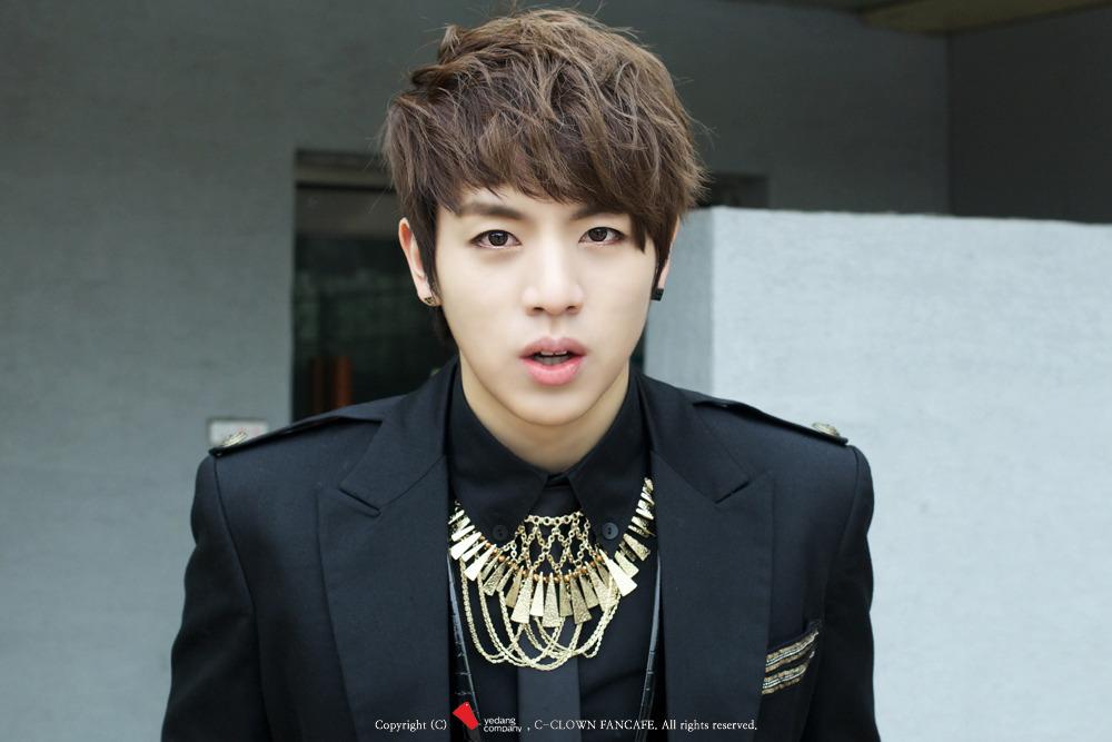 neva4get_urself's tweet photo. 🌸🌻🌼🌹 #CCLOWN #CROWNS #ForeverWithCClown 🌹🌼🌻🌸 http://t.co/BgdnTjfmg7